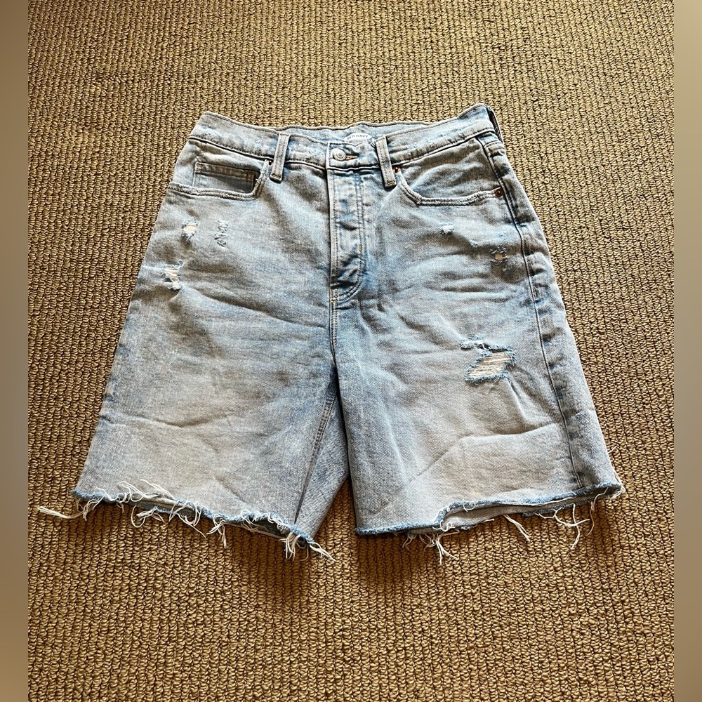 Cute button closure shorts.